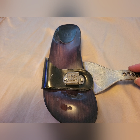 Chanel Black Patent Leather Wood Clog Slides Sandals – CC Logo Buckle – Size 40 - Picture 8 of 9